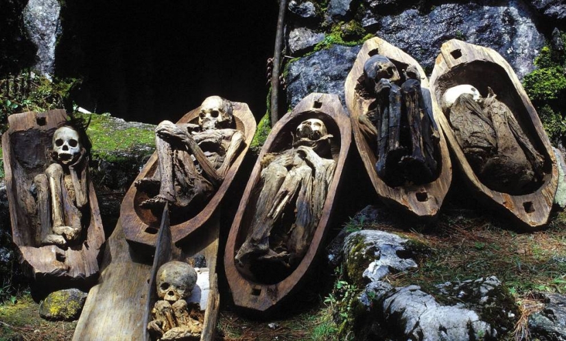 Unique fire mummies of Cabana