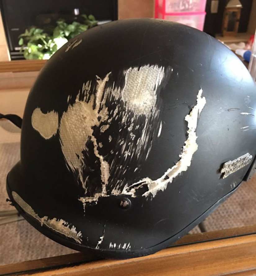 Ver su cabeza: las víctimas de los accidentes compartido las fotos de los cascos que salvó sus vidas