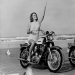 Vintage foto de chicas interesantes en las motocicletas