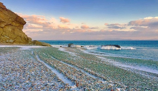 "Vodka" beach in Primorje — from landfill bottles to the tourist attraction "Vodka" beach in Primorje — from landfill bottles to the tourist attraction