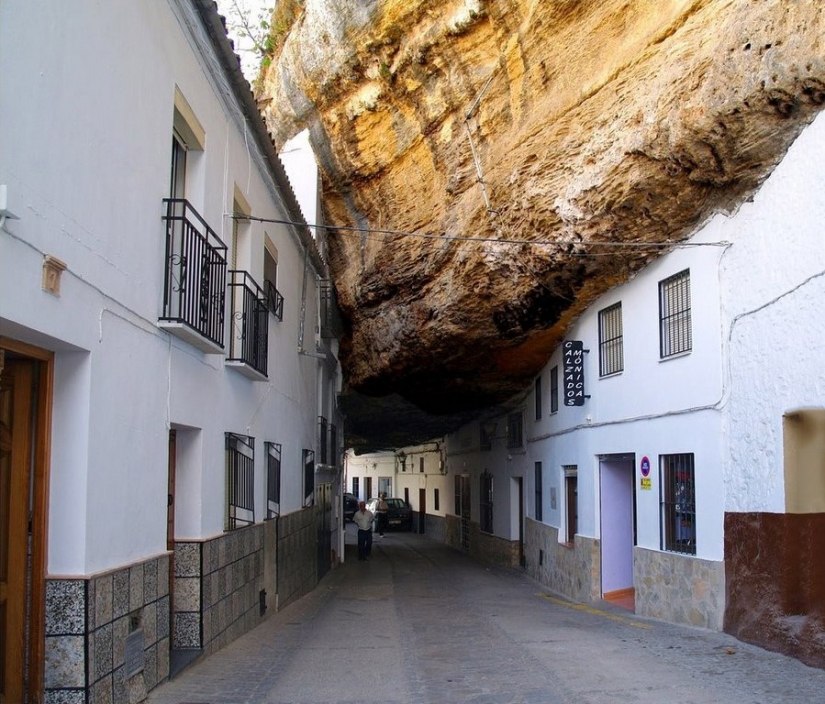 Volando sobre el desfiladero de la serranía de Ronda: una extraordinaria ciudad en las rocas