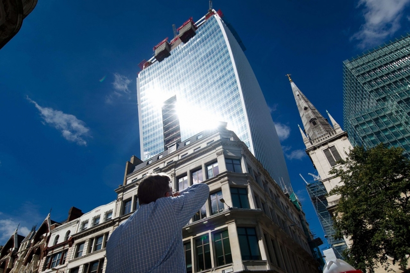 Walkie Talkie de Darth Vader: curva de rascacielos en Londres papas fritas no es peor que la Estrella de la Muerte
