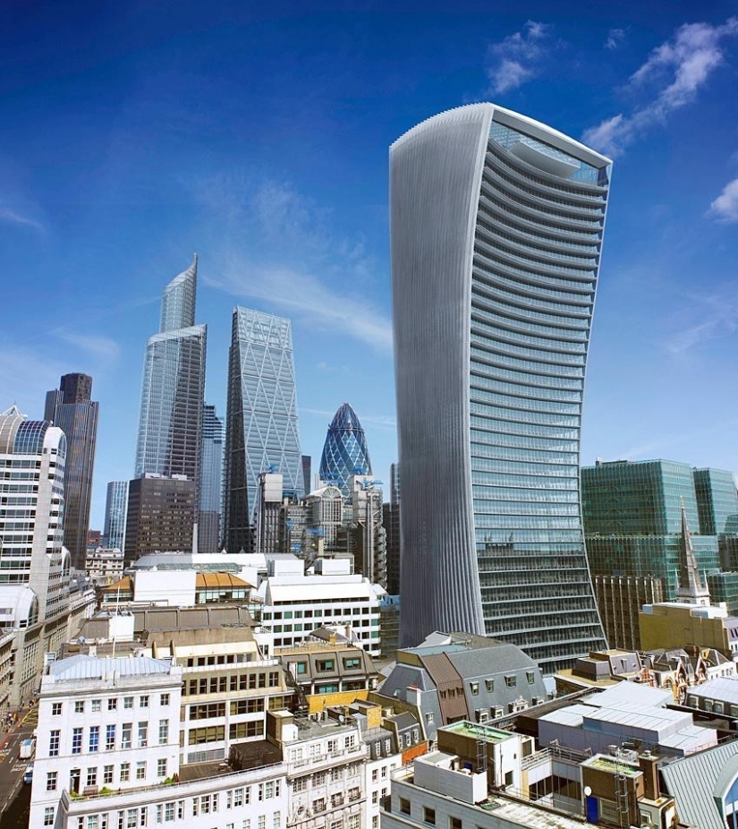 Walkie Talkie for Darth Vader: curved skyscraper in London fries is not worse than the Death Star