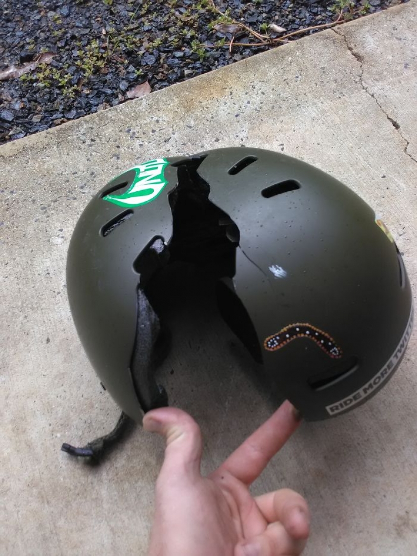 Watch your head: victims in accidents shared the photos of helmets that saved their lives