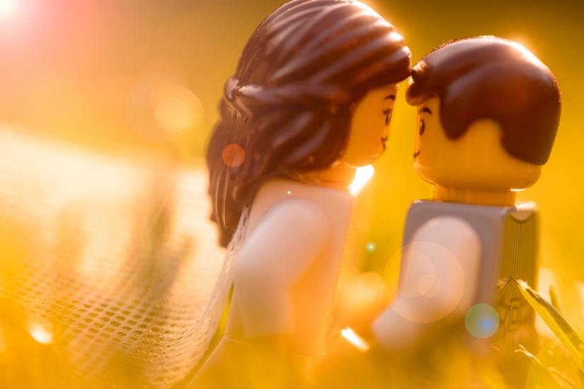 Wedding photographer in quarantine did a photo shoot LEGO figures