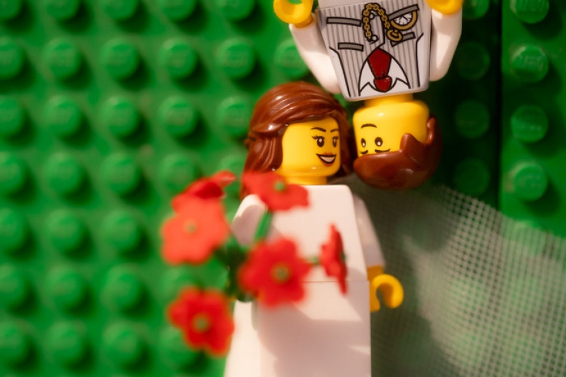 Wedding photographer in quarantine did a photo shoot LEGO figures