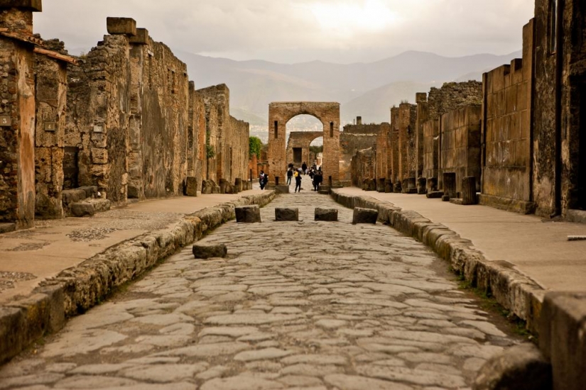 Welcome to the virtual tour on the excavations in Pompeii