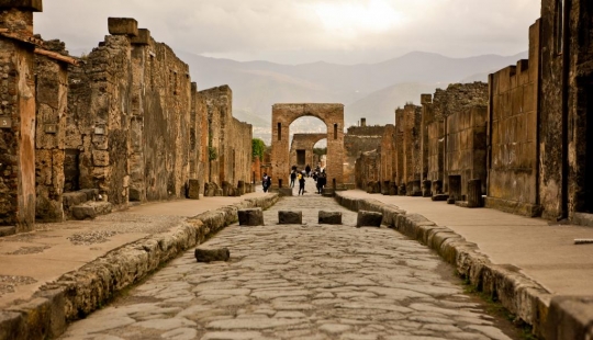 Welcome to the virtual tour on the excavations in Pompeii