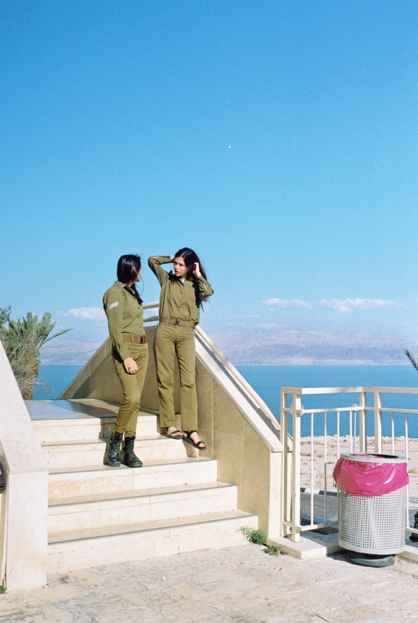What do the girls of the Israeli army when it is not necessary to protect anyone