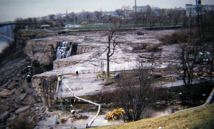 What's beneath the water of Niagara: as repairing the famous waterfall