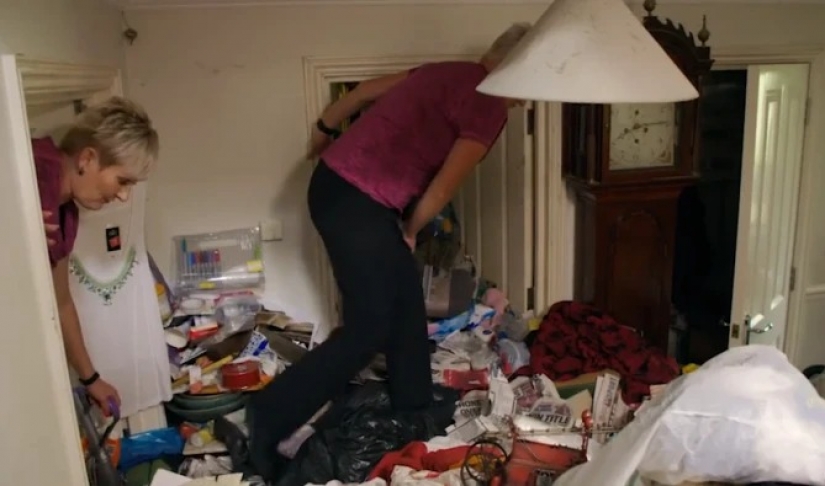 When life turns into trash: British television showed the home of the most terrible hoarders of the country