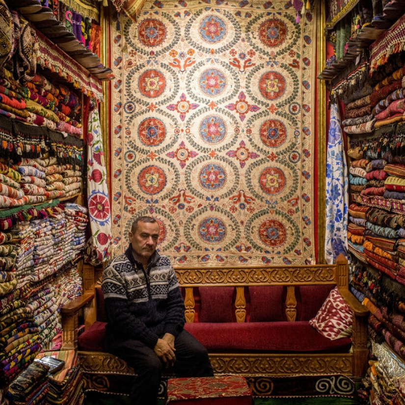 Who trades on the most ancient and the biggest Bazaar in the world