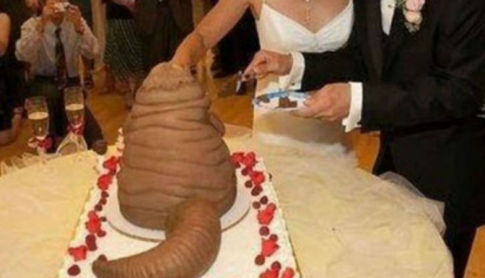 Worst wedding cakes that will bring tears to any bride