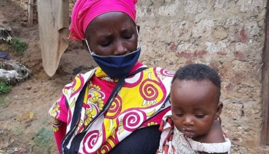 Y todavía se quejan de la vida? La viuda cuidó de ocho niños de la sopa de piedras de la pobreza extrema