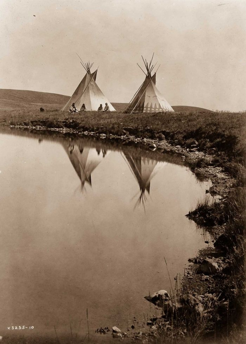 Years 1904-1924: the life of North American Indians photos by Edward Curtis