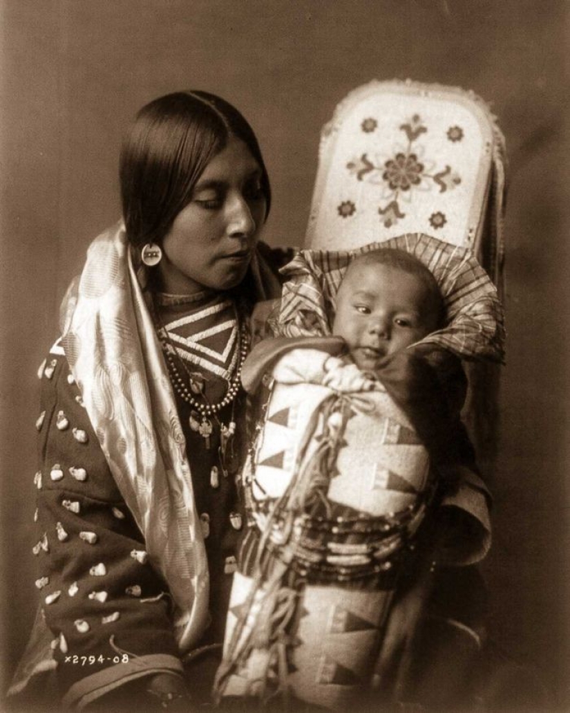 Years 1904-1924: the life of North American Indians photos by Edward Curtis