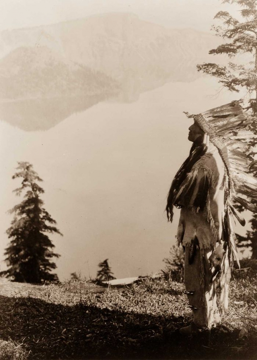 Years 1904-1924: the life of North American Indians photos by Edward Curtis