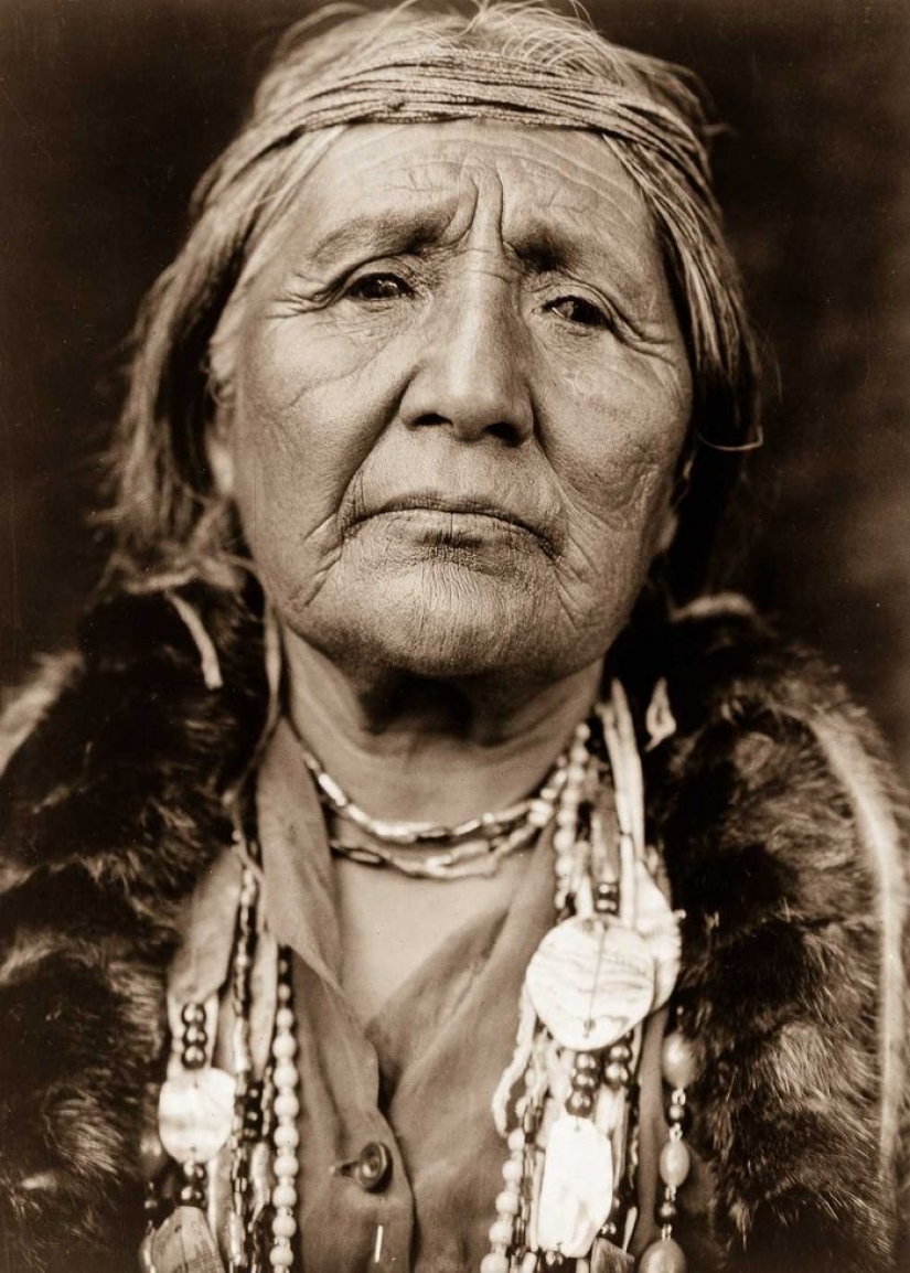 Years 1904-1924: the life of North American Indians photos by Edward Curtis