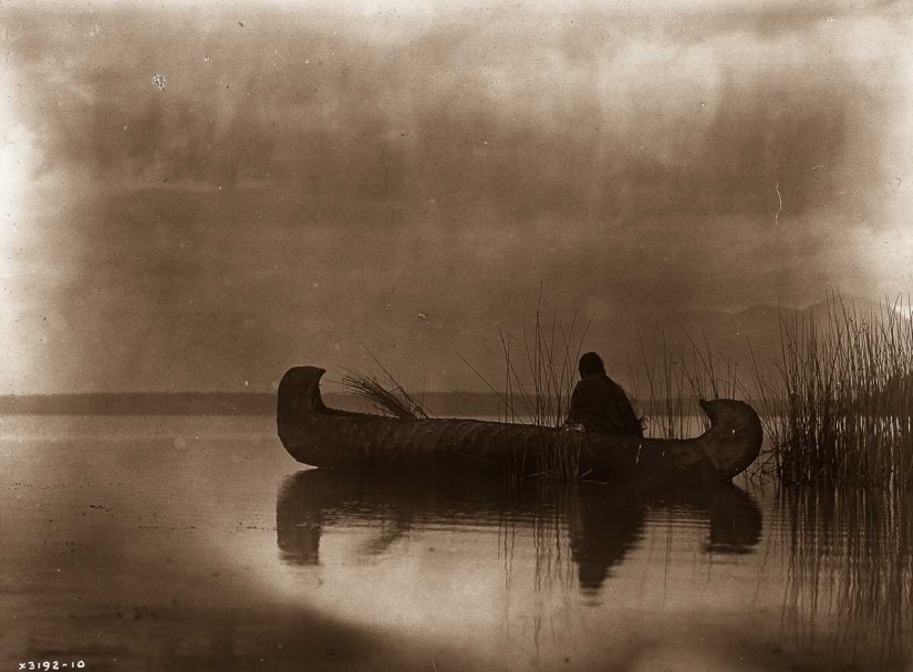 Years 1904-1924: the life of North American Indians photos by Edward Curtis