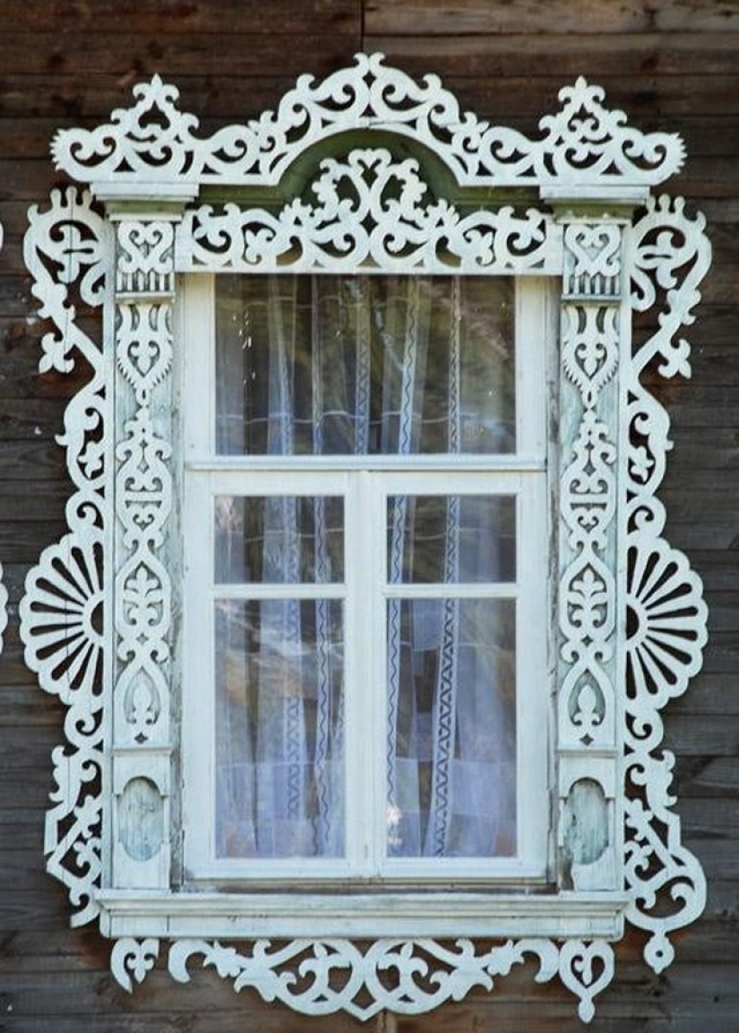 You can buy window frames Russian houses: the symbolism in the wooden architecture