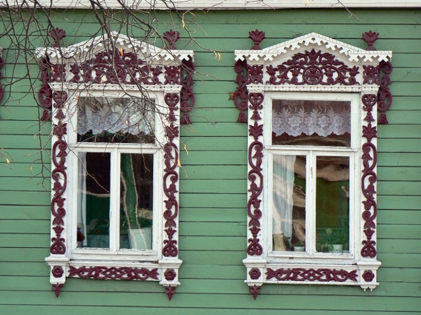 You can buy window frames Russian houses: the symbolism in the wooden architecture