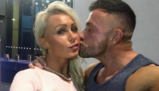 Your best gift is me! A man spends all of his looks, but his favorite are not confused