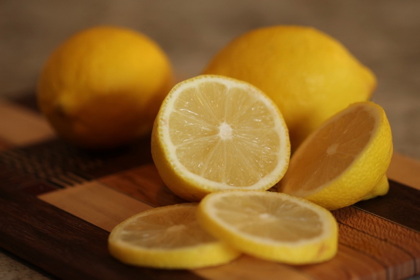 10 most amazing health benefits of lemons