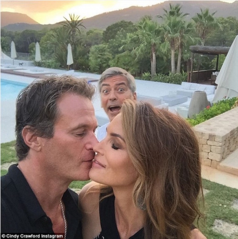 10 photobomb celebrities who you should see