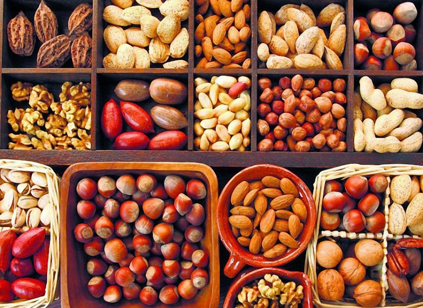 10 reasons why you should eat nuts