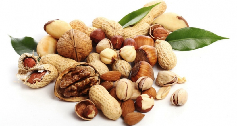10 reasons why you should eat nuts