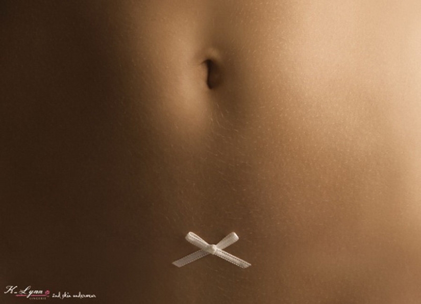 13 most erotic and minimalist outdoor advertising samples