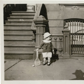 13 vintage photos in which people are haunted by the shadow of an unknown person in a hat