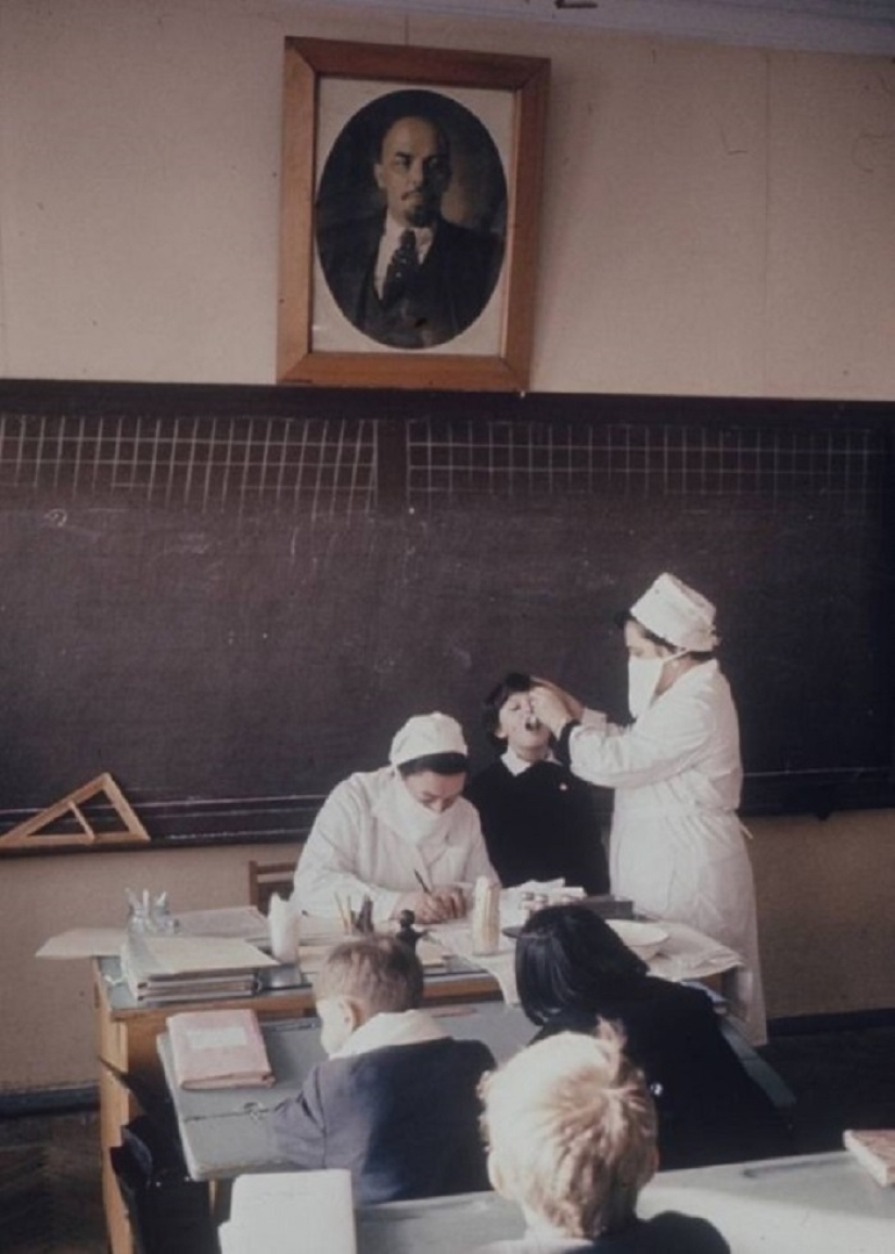 15 rare photos showing free Soviet medicine in all its glory