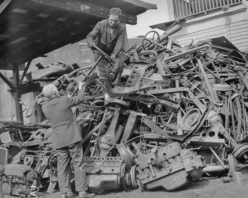 1942: how Americans collected scrap metal for the military industry