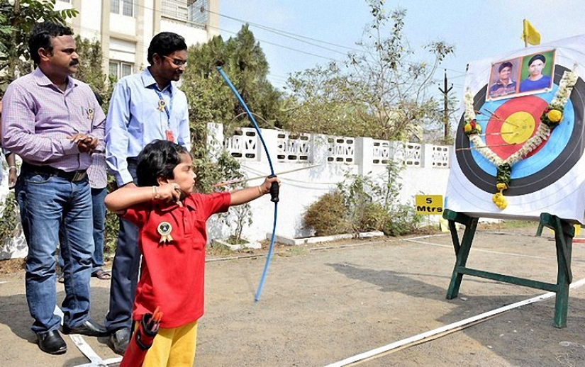 2 year old Indian girl set national record in archery