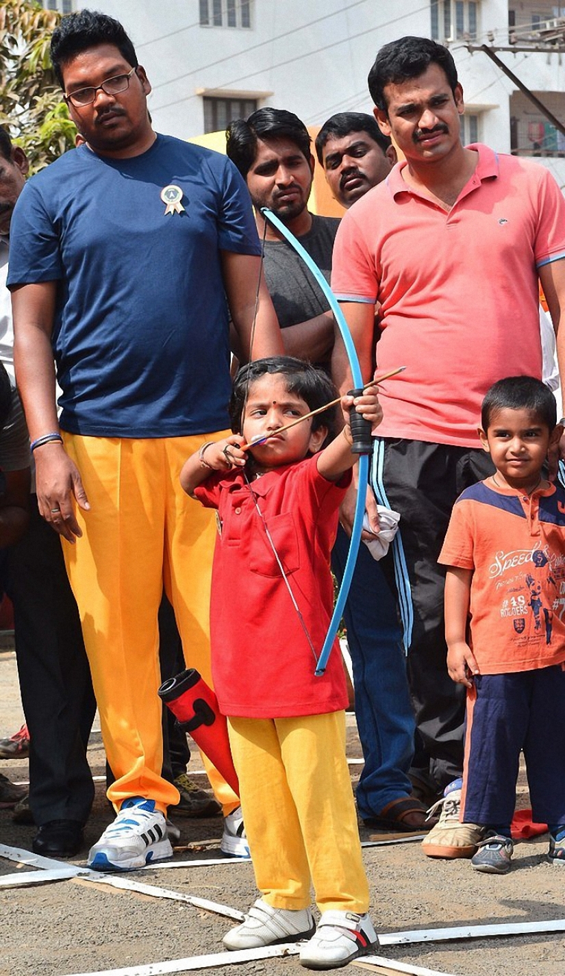 2 year old Indian girl set national record in archery