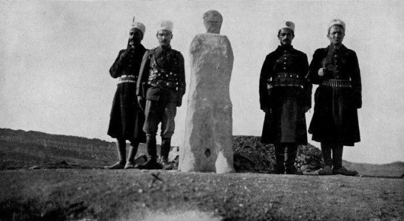 20 mysterious historical pictures that you won't understand without an explanation