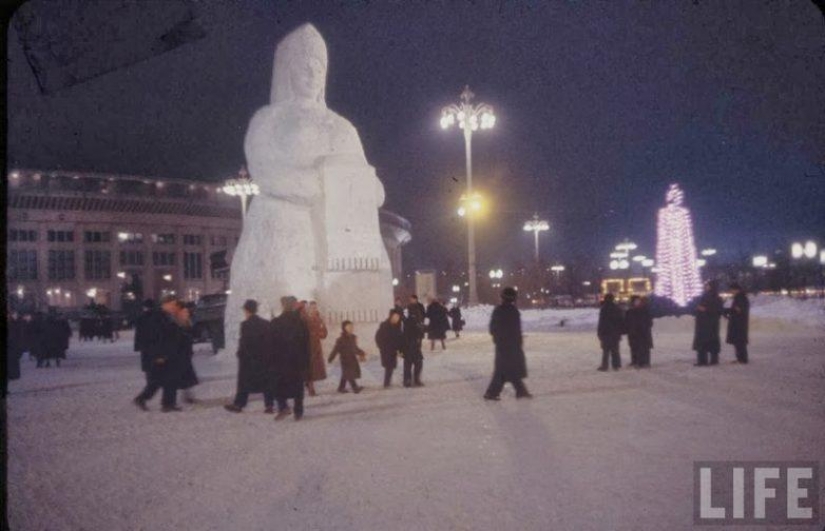 20 photo young Muscovites beginning of 1960