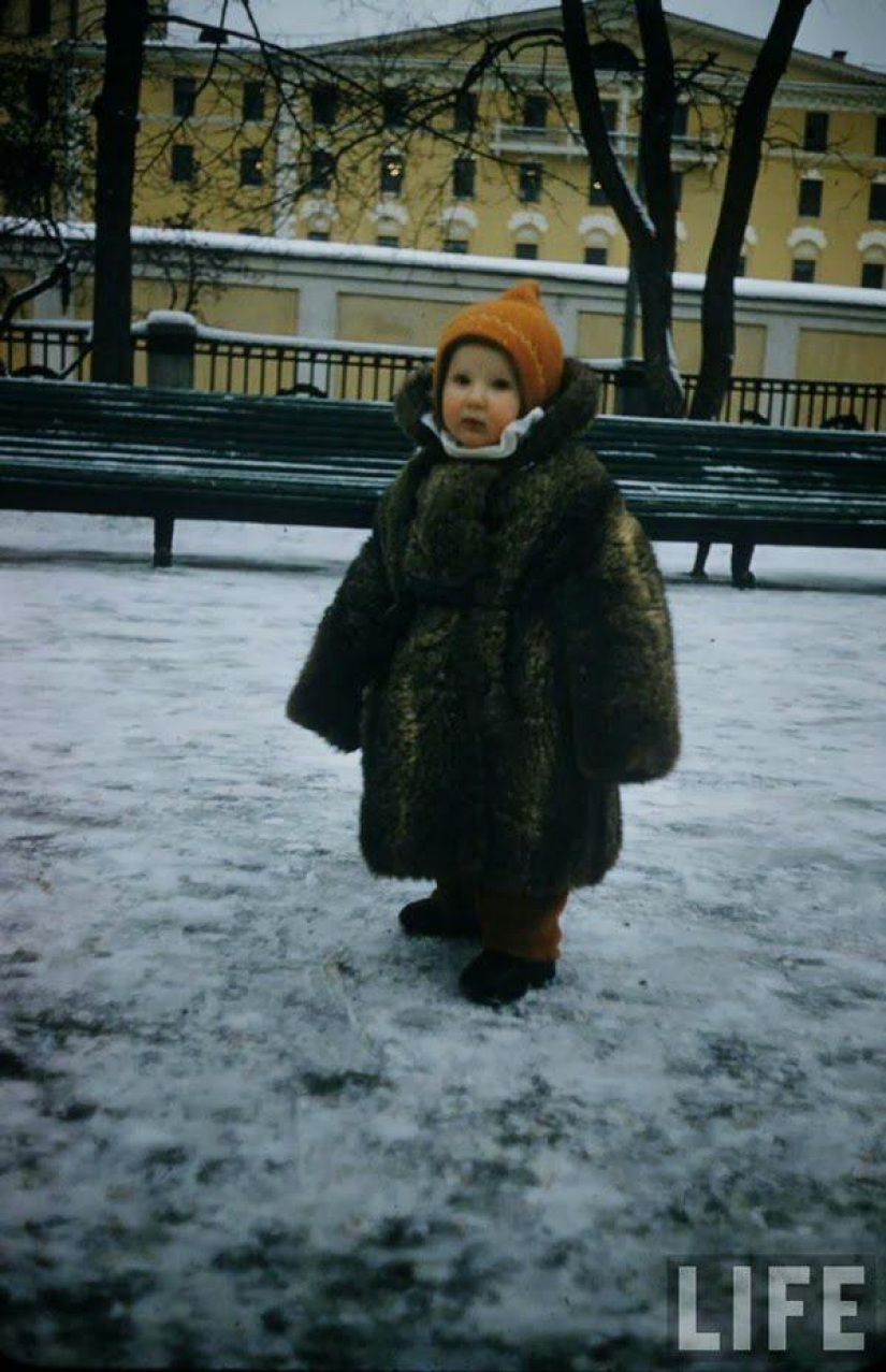 20 photo young Muscovites beginning of 1960