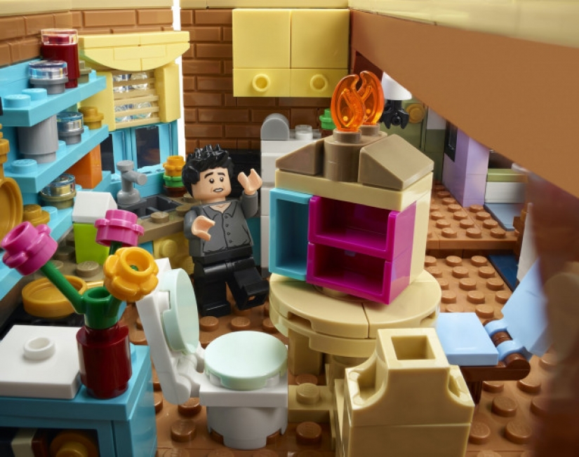 2048 parts and two apartments: LEGO releases a set based on the TV series "Friends»