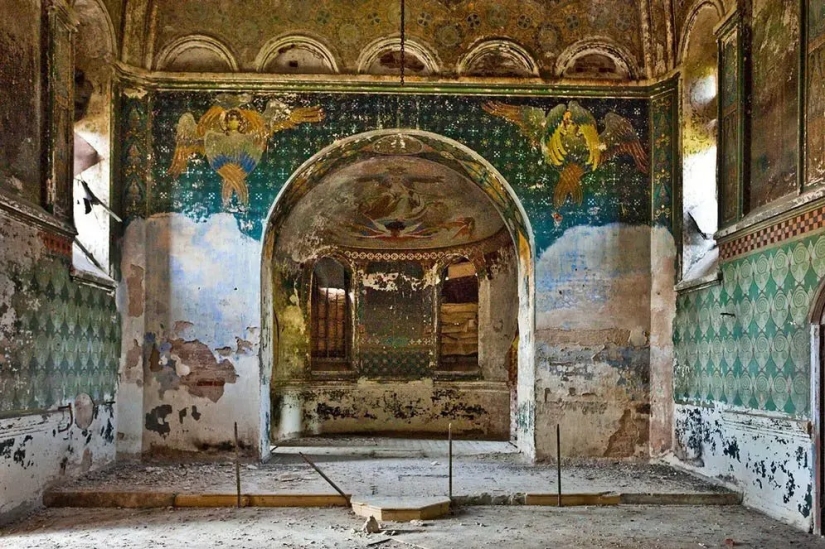22 abandoned places where people have been recently
