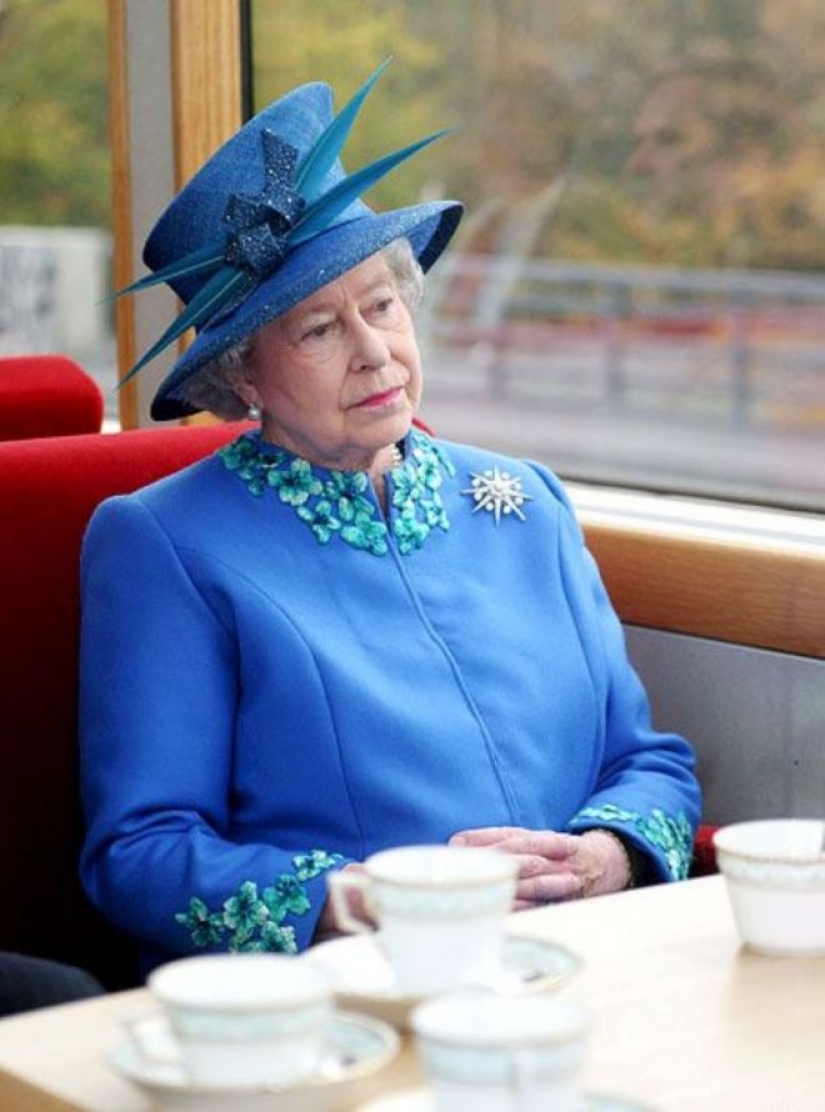 25" monóxido de carbono " fotos de la reina Isabel II, que pueden convertirse fácilmente en memes