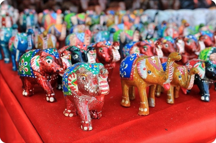 25 most popular souvenirs from around the world