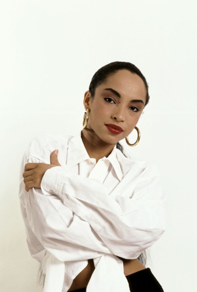 30 photos of a young Sade Adu, one of the most successful British singers in history