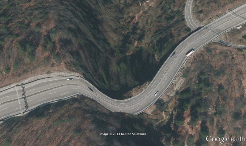 32 fotos de Google Earth, contrario al sentido común