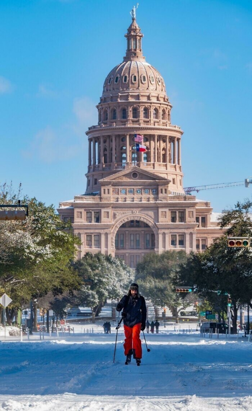 35 photographs about what is happening now in the frozen Texas
