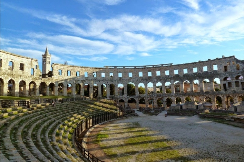 4 Ancient Roman amphitheaters still functioning today