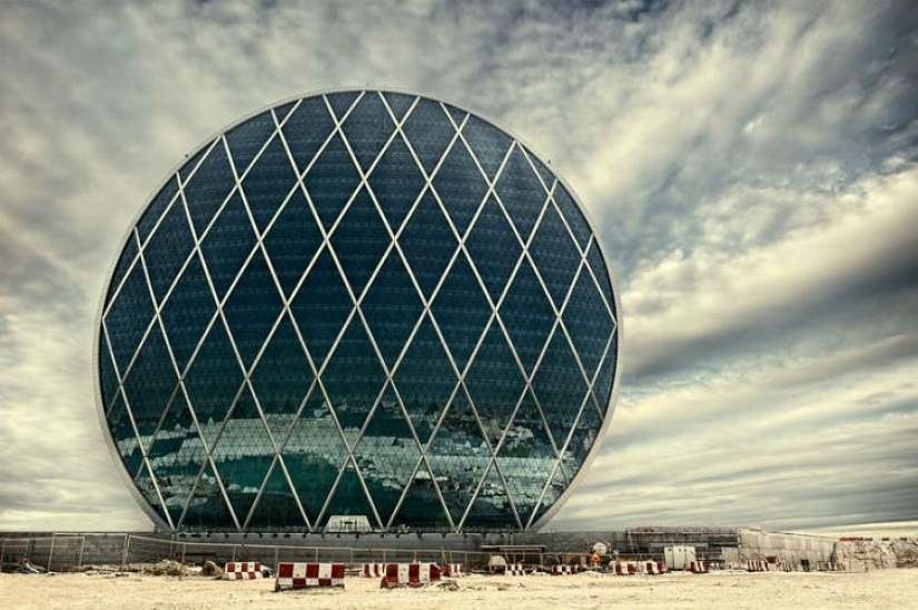 5 spherical skyscrapers that defy the laws of nature