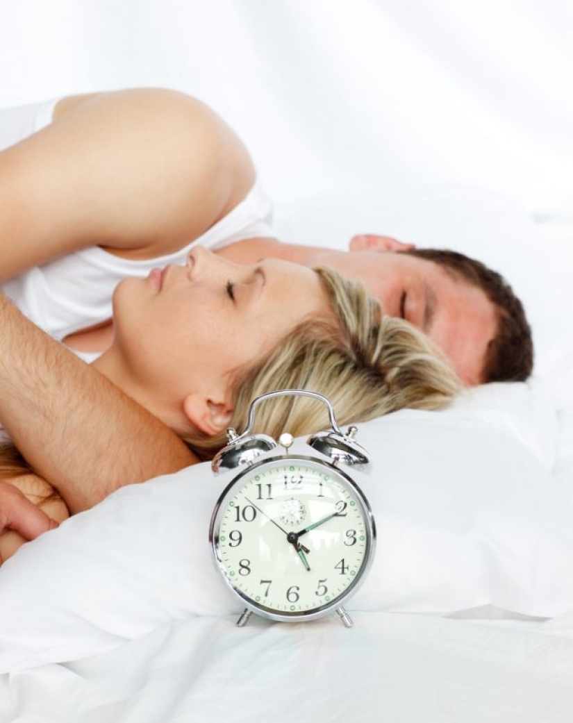 6 formas inusuales de dormir mejor por la noche