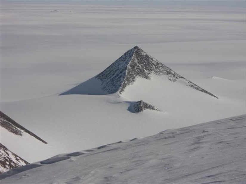 9 most surprising conspiracy theories about Antarctica